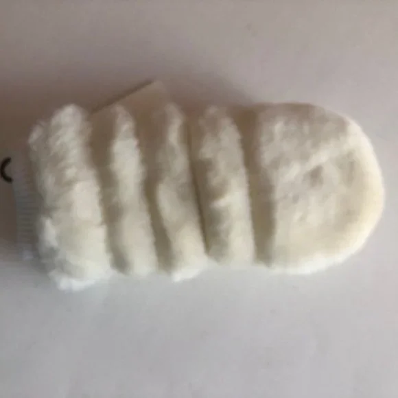 UGG Faux Fur Mittens. NWT. Size: Small/Medium